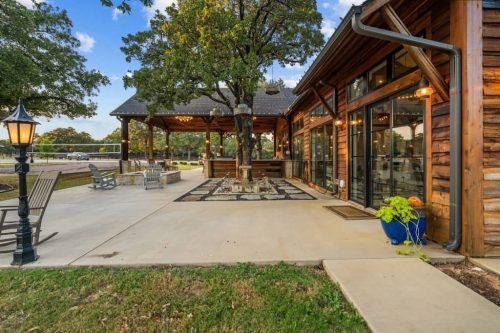 Blue-Moon-Barndo-10501-Fincher-Rd-Custom-home-builder-in-Argyle-TX-13