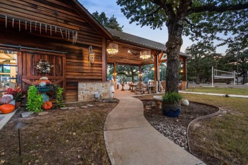 Blue-Moon-Barndo-10501-Fincher-Rd-Custom-home-builder-in-Argyle-TX-16