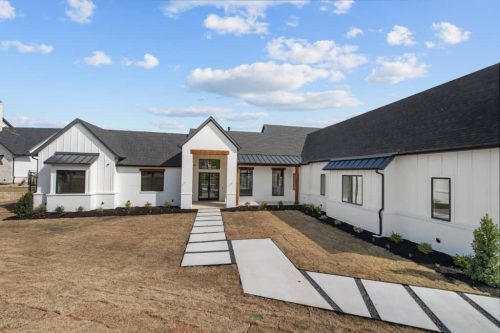 Modern-Classic-9000-Bloomington-Pkwy-1-Custom-home-builder-in-Argyle-TX