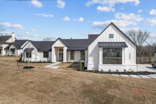Modern-Classic-9000-Bloomington-Pkwy-4-Custom-home-builder-in-Argyle-TX
