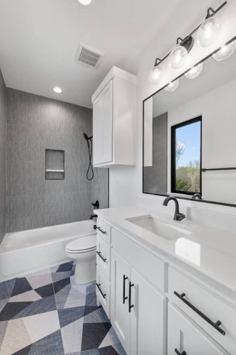Modern-Classic-9000-Bloomington-Pkwy-70-Custom-home-builder-in-Argyle-TX